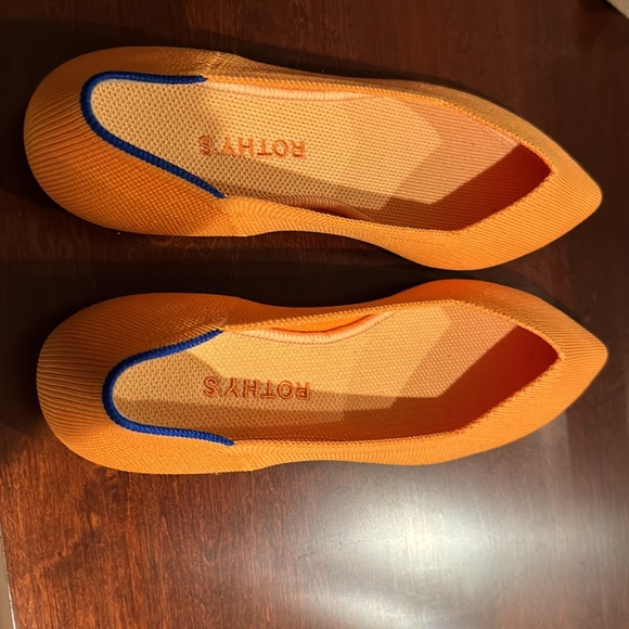 Never-worn Rothy’s point flats in lighter orange.  Size 9. - Picture 3 of 5